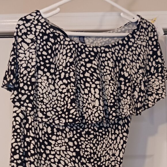 #231 3/$18 - Chaps Black/White Short Sleeve Top Size M - Picture 4 of 6